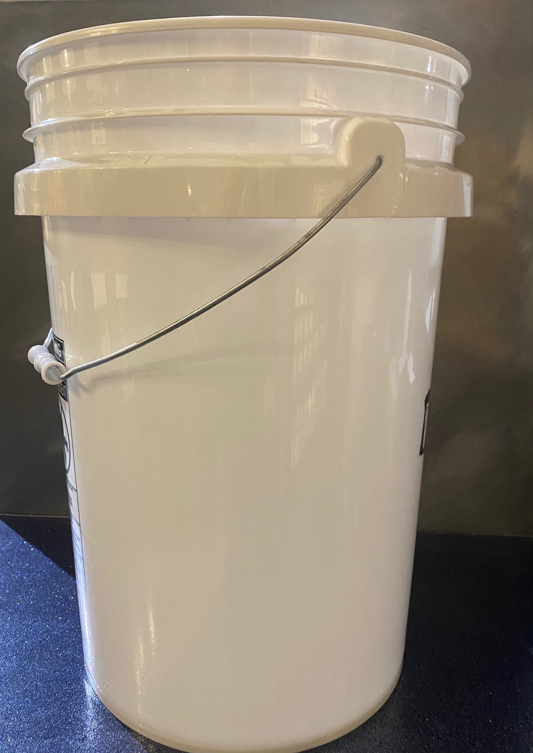 6 Gallon Mix Bucket (no measurements)